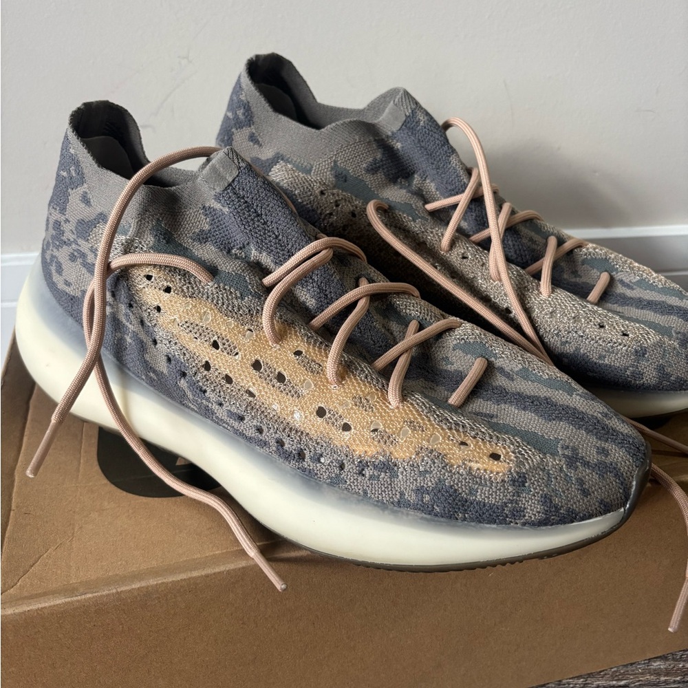 Yeezy Sneakers